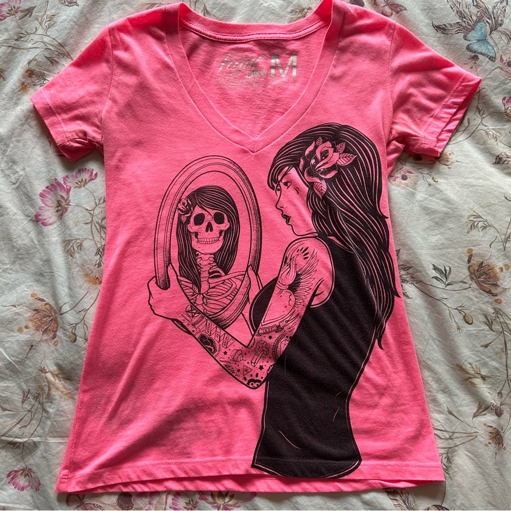 fatal crew neon pink poly / cotton spooky graphic tee w a v / sz medium